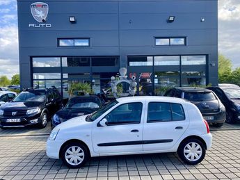  Voir détails -Renault Clio 1.2i - 8V à Nouvoitou (35)