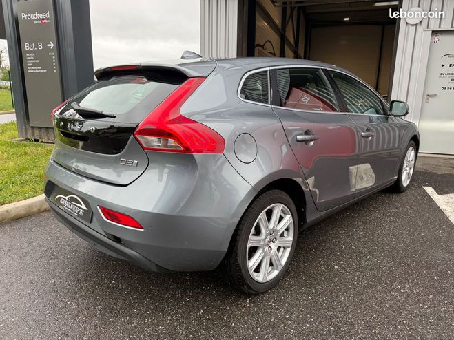 Volvo V40 D2 2.0d 120ch Inscription BVM6 S&S 2me  Gris de 2016