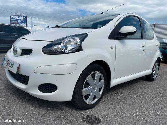Toyota Aygo 1.0 VVT-i 68 CONFORT Blanc de 2010
