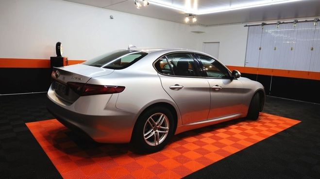 Alfa romeo Giulia 2.2 JTD 150CH BUSINESS AT8 Gris C de 2017
