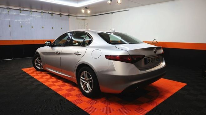 Alfa romeo Giulia 2.2 JTD 150CH BUSINESS AT8 Gris C de 2017