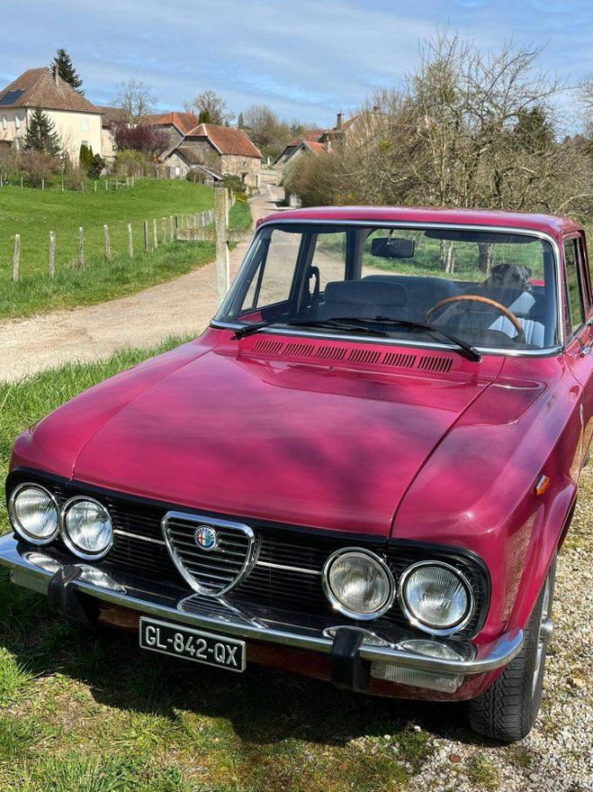 Alfa romeo Giulia NUOVA ROUGE de 1975