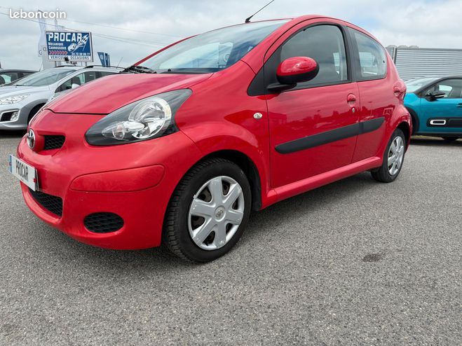 Toyota Aygo 1.0 VVT-i 68 CONFORT Rouge de 2009