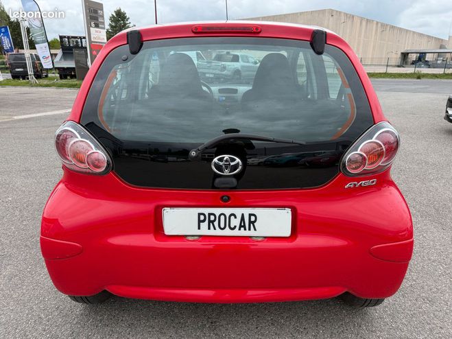 Toyota Aygo 1.0 VVT-i 68 CONFORT Rouge de 2009