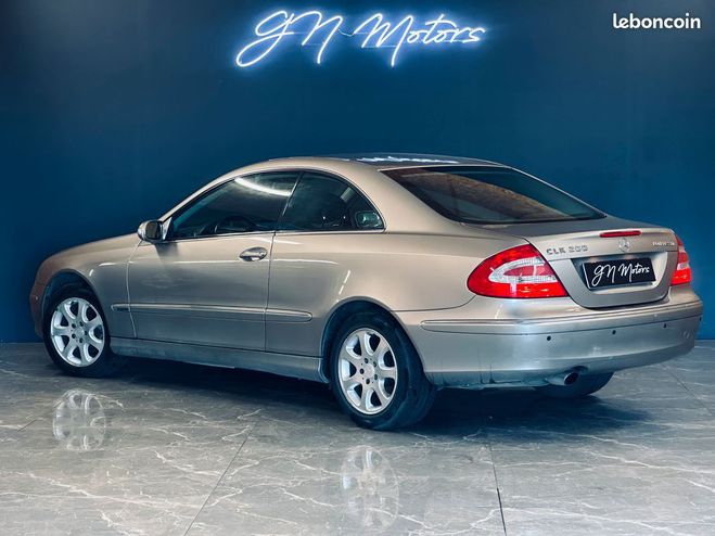Mercedes Classe CLK Classe ii 200 kompressor elegance editio Gris de 2004