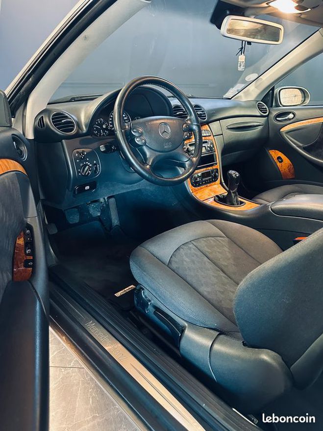 Mercedes Classe CLK Classe ii 200 kompressor elegance editio Gris de 2004