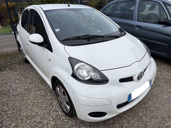  Voir détails -Toyota Aygo 1.0 VVT-i 68ch Connect 5p à Saint-Priest (69)