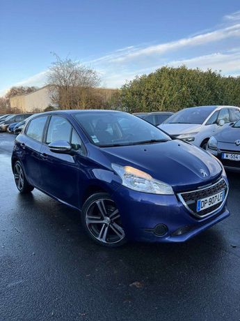  Voir détails -Peugeot 208 STYLE 92CH à Uckange (57)