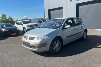  Voir détails -Renault Megane 1.6i - 115CH II CONFORT DYNAMIQUE GARANT à Crottet (01)