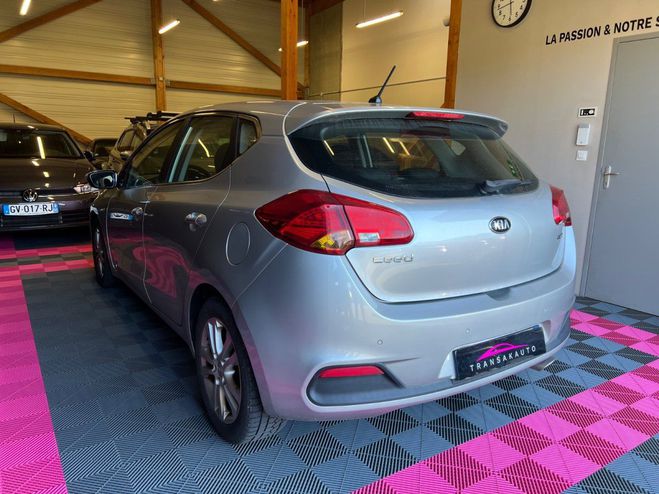 Kia Ceed d 1.6 CRDi 128 ch - Finition Active - Gt Gris de 2012