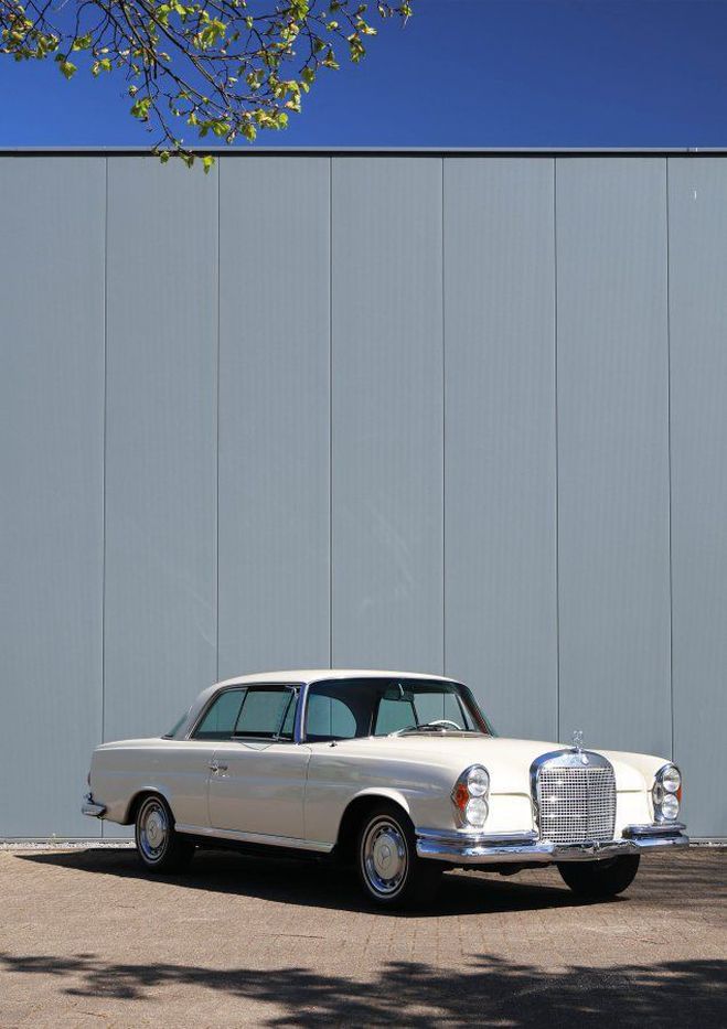 Mercedes 280 se W111 2778 cm 6 cilinder in line 158 H Blanc de 1968