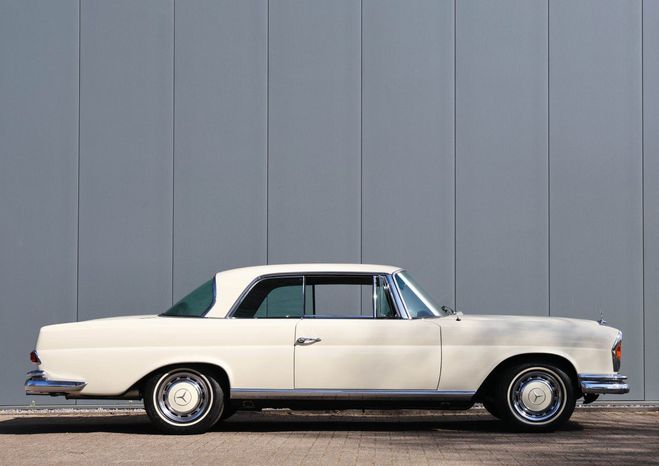 Mercedes 280 se W111 2778 cm 6 cilinder in line 158 H Blanc de 1968