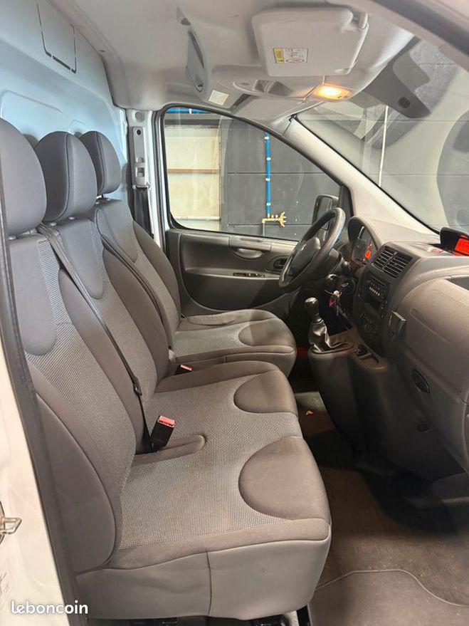 Nissan Primastar 2.0 dci 115cv l2h1 clim attelage 2 porte Blanc de 2009
