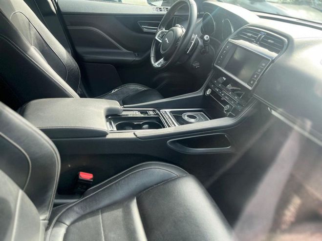 Jaguar F Pace 2.0D 180CH R-SPORT 4X4 BVA8 Blanc de 2017