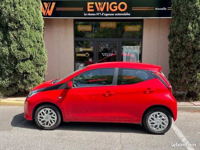 Toyota Aygo 1.0 VVT-i 70 CH DESIGN 5P Rouge de 2021
