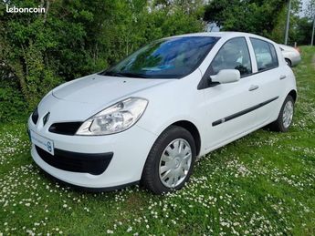  Voir détails -Renault Clio III (B-C85) 1.5 dCi 85ch Dynamique 5p à Lagney (54)