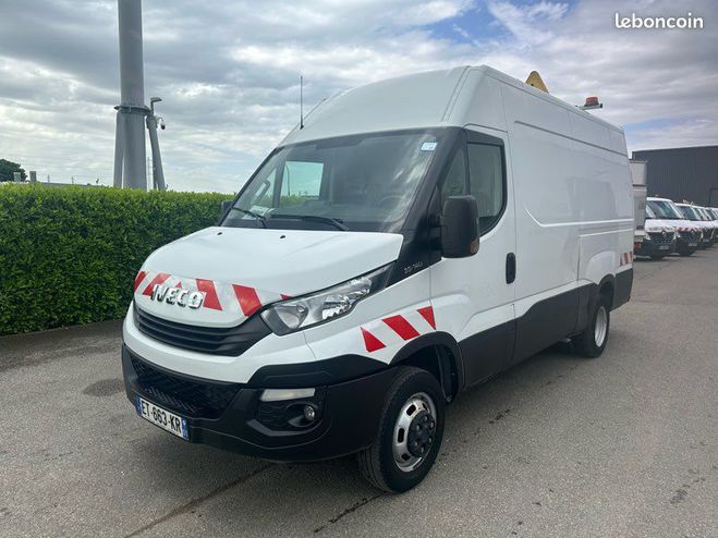 Iveco Daily 16990 ht fourgon l2h2 35c14 roues jumel  de 2018