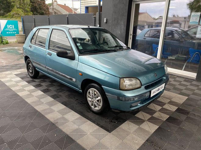 Renault Clio 1.2i RN BLEU CLAIR de 1996