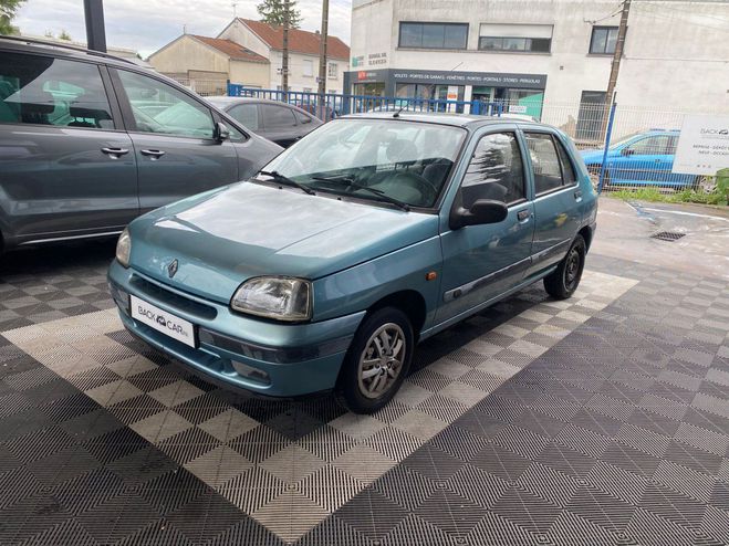 Renault Clio 1.2i RN BLEU CLAIR de 1996