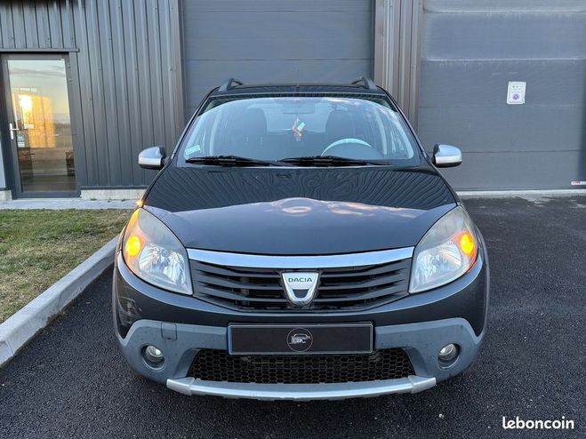 Dacia Sandero STEPWAY 1.6 MPI 87 CH LAUREATE 5 PORTES Gris de 2010