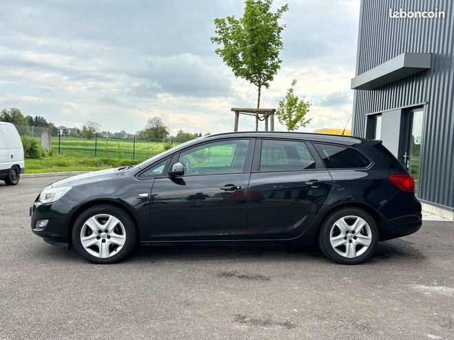 Opel Astra SPORTS TOURER 1.7 CDTI 130 CH DESIGN CAR Noir de 2011