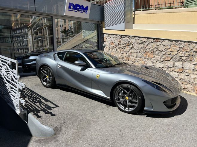 Ferrari 812 Superfast  Gris de 