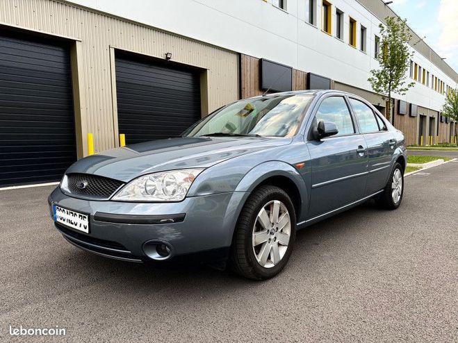 Ford Mondeo 1.8 125CH GHIA 5P PREMIRE MAIN Bleu de 2002
