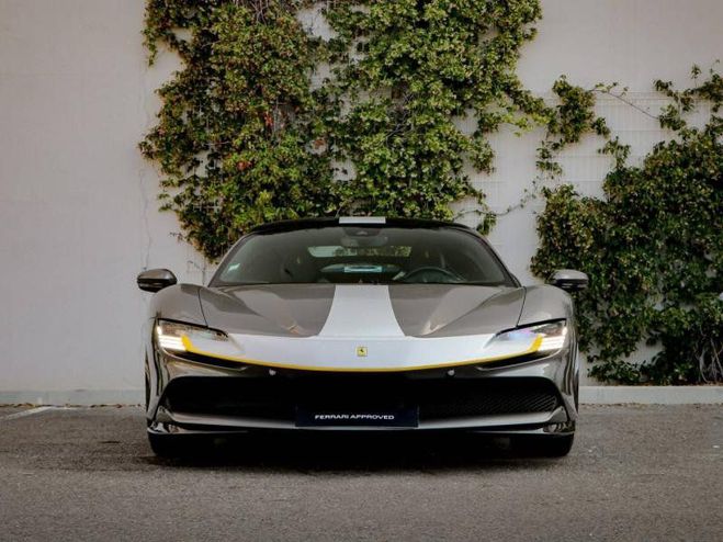 Ferrari SF90 Stradale  Gris de 2021
