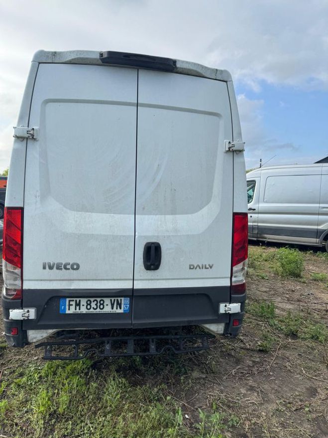 Iveco Daily 33 S 14S h2 MOTEUR HS Blanc de 2019