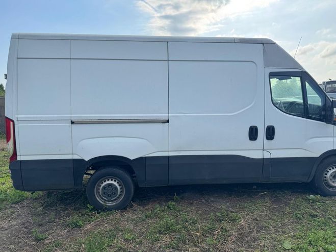 Iveco Daily 33 S 14S h2 MOTEUR HS Blanc de 2019