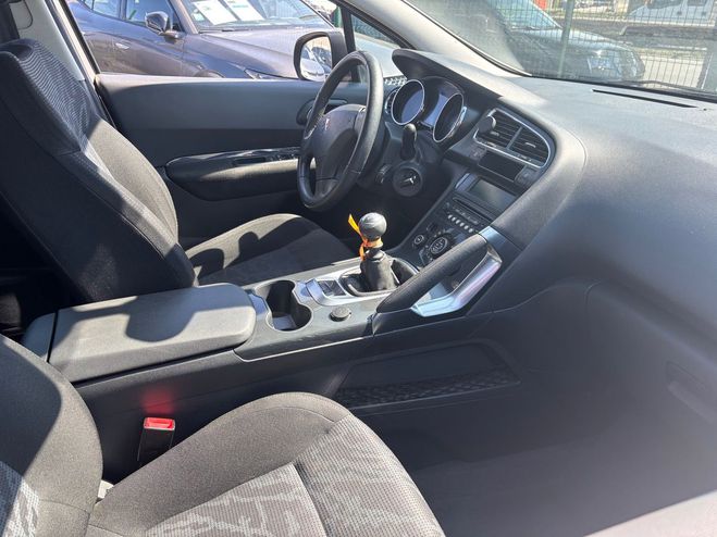 Peugeot 3008 1.6 HDI 112 ACTIVE BEAU SUV FIABLE  Gris fonc de 2010