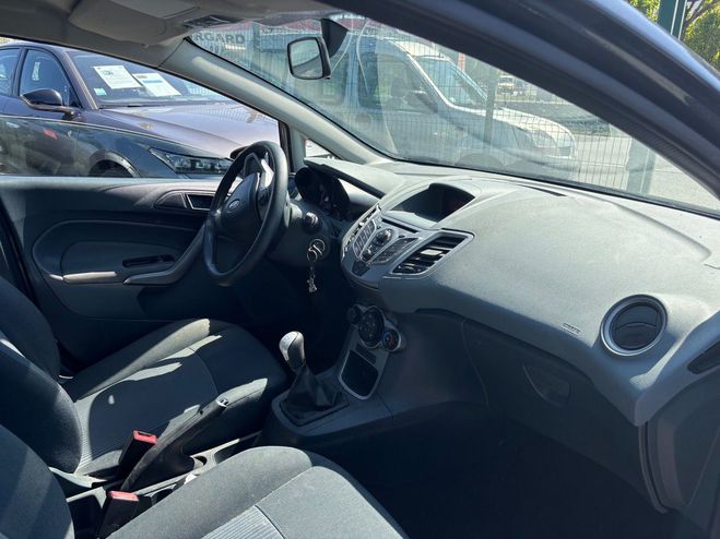 Ford Fiesta V 1250 60 AMBIENTE 5P 70000KM Gris fonc de 2011