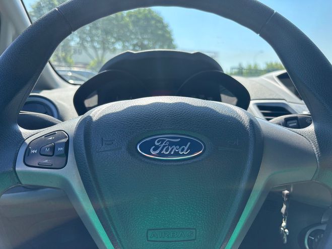 Ford Fiesta V 1250 60 AMBIENTE 5P 70000KM Gris fonc de 2011