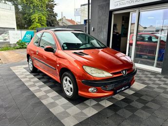  Voir détails -Peugeot 206 1.6i XS - DISTRIBUTION OK à Nantes (44)