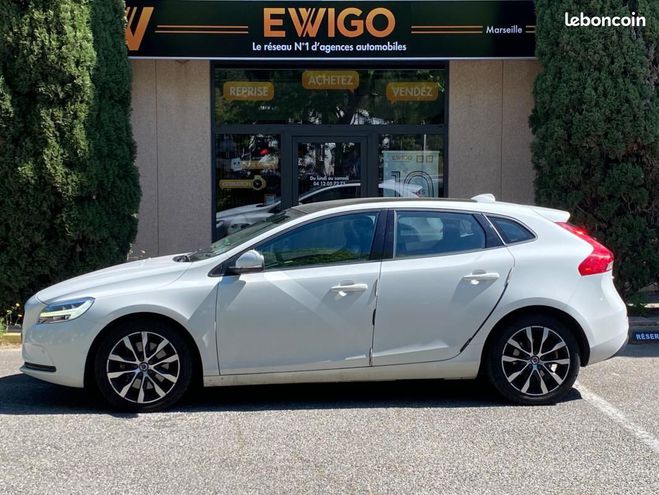 Volvo V40 1.5 T2 120CH SIGNATURE EDITION GEARTRONI Blanc de 2019