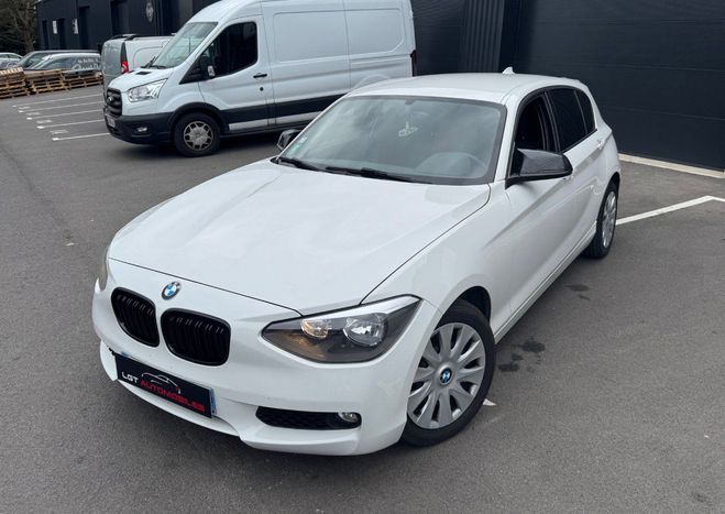 BMW Serie 1 5 portes 114i 1.6 i 16V 102 cv BLANC de 2013