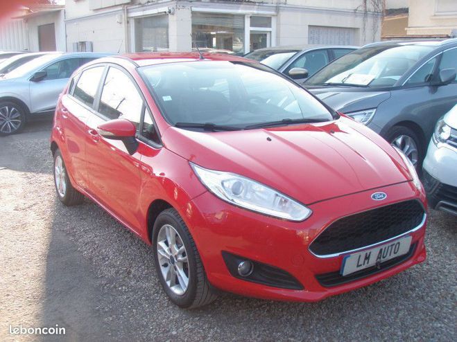 Ford Fiesta V (2) 1.0 80 S&S TITANIUM 5P Rouge de 2016