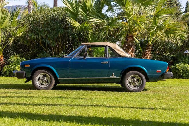 Fiat 124 Spider US sortie grange  de 1981