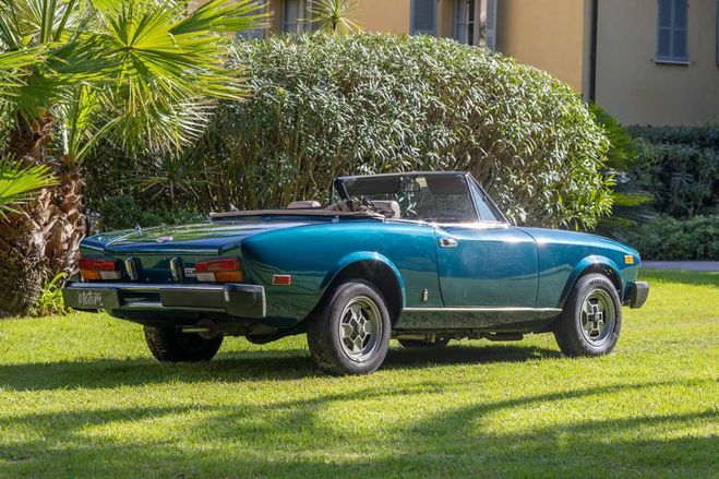 Fiat 124 Spider US sortie grange  de 1981