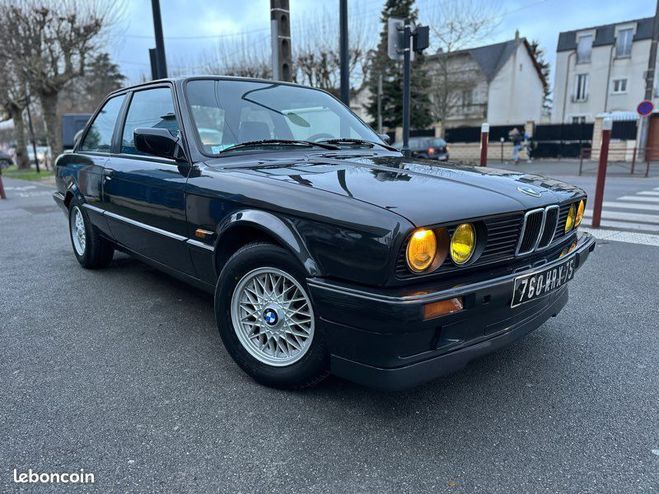 BMW Serie 3 318 is e30 premire main Noir de 1990