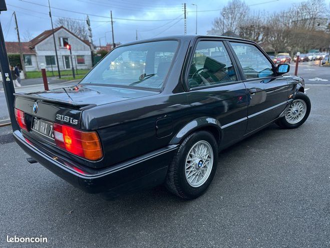 BMW Serie 3 318 is e30 premire main Noir de 1990