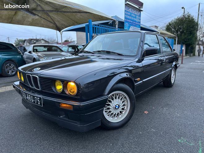 BMW Serie 3 318 is e30 premire main Noir de 1990