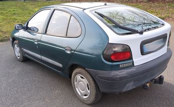  Voir détails -Renault Megane I verte - 199 900 km - essence à Combourg (35)