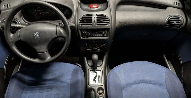 Peugeot 206 BVA 1.4 75 XT  de 2001