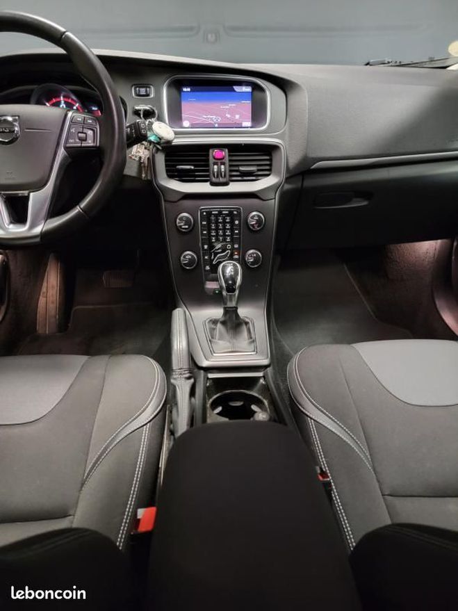 Volvo V40 2.0 D2 120ch ECO MOMENTUM BUSINESS BVA6 Noir de 2018