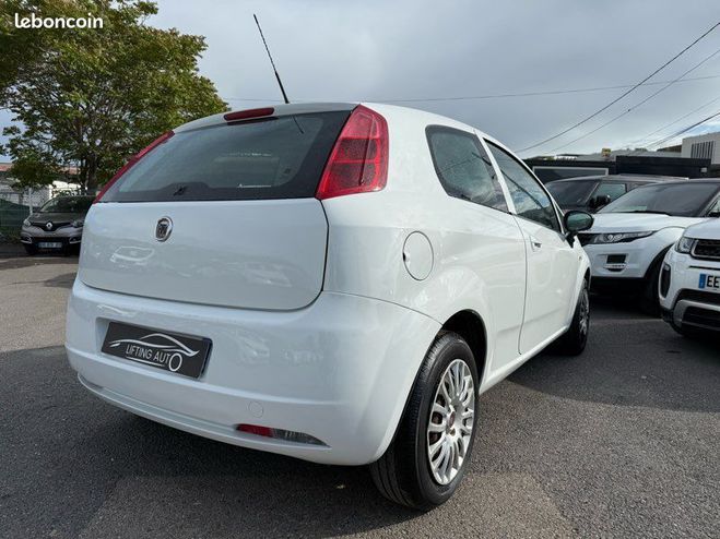 Fiat Grande Punto 1.2 69 chevaux Blanc de 2011