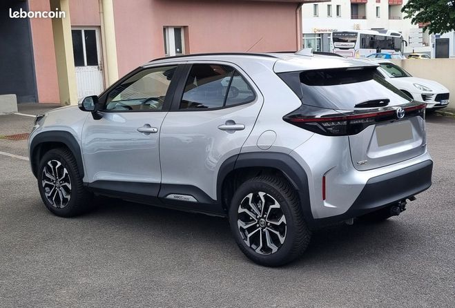 Toyota Yaris Cross 116H DESIGN MC24 Gris de 2024