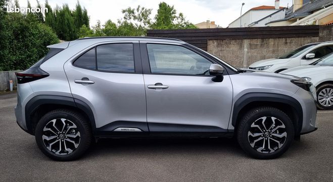Toyota Yaris Cross 116H DESIGN MC24 Gris de 2024