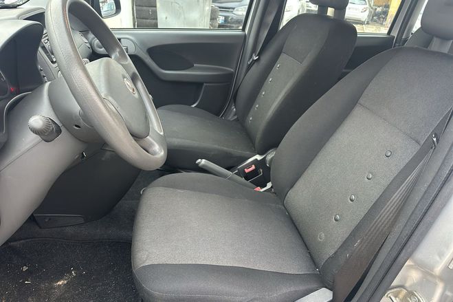 Fiat Panda 1.2 8V 69 ch Dynamic Gris clair de 2011