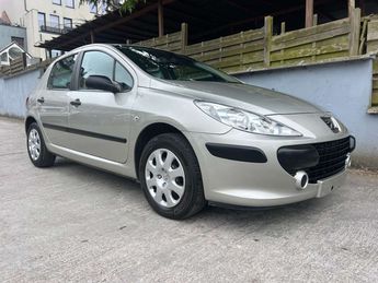  Voir détails -Peugeot 307 1.4i Confort (79955 km) à Wemmel (17)